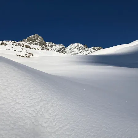 Capetta 3* Avers