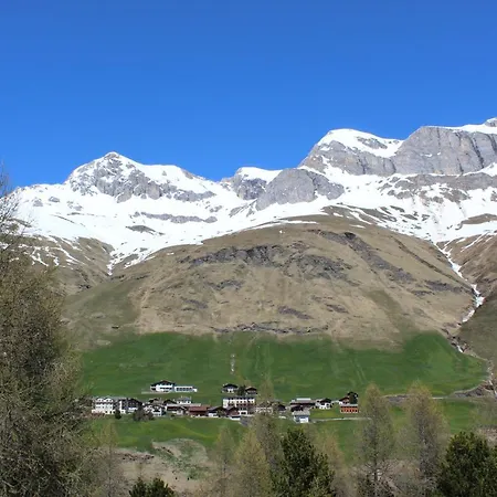 Capetta 3* Avers